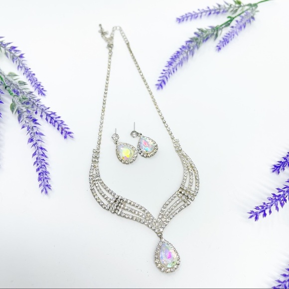 Vintage Stunning Crystal Aurora Borealis Necklace & Earrings Set - Picture 4 of 5